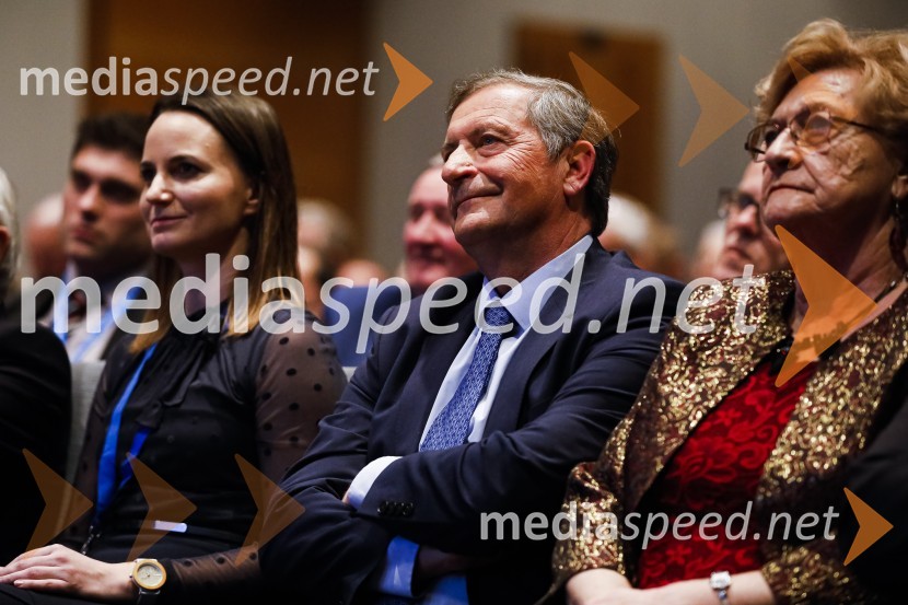  Lidija Štruc, Desus, generalna sekretarka;  Karl Erjavec, minister za obrambo RS;  ... Nova predsednica stranke DESUS je Aleksandra Pivec