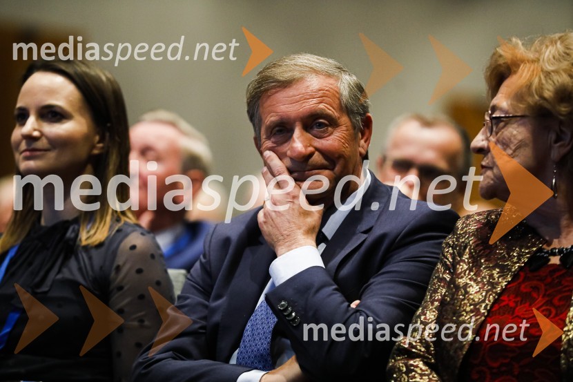  Karl Erjavec, minister za obrambo RSNova predsednica stranke DESUS je Aleksandra Pivec