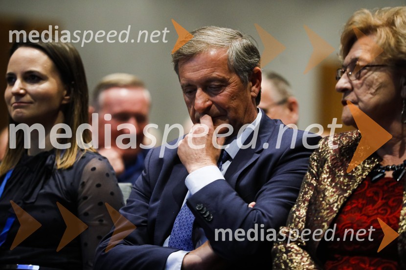  Lidija Štruc, Desus, generalna sekretarka;  Karl Erjavec, minister za obrambo RSNova predsednica stranke DESUS je Aleksandra Pivec