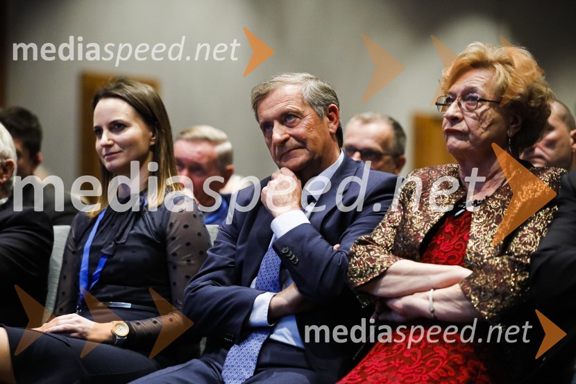  Lidija Štruc, Desus, generalna sekretarka;  Karl Erjavec, minister za obrambo RS;  ... Nova predsednica stranke DESUS je Aleksandra Pivec