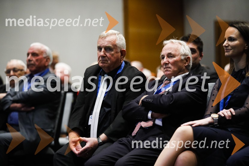 Nova predsednica stranke DESUS je Aleksandra Pivec