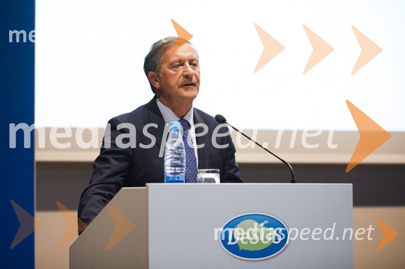 Karl Erjavec, minister za obrambo RSNova predsednica stranke DESUS je Aleksandra Pivec