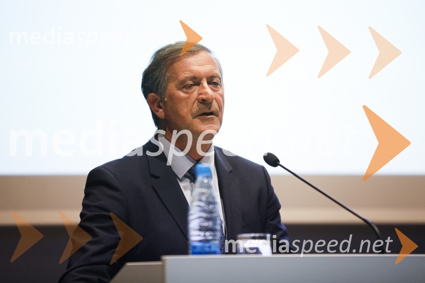  Karl Erjavec, minister za obrambo RSNova predsednica stranke DESUS je Aleksandra Pivec