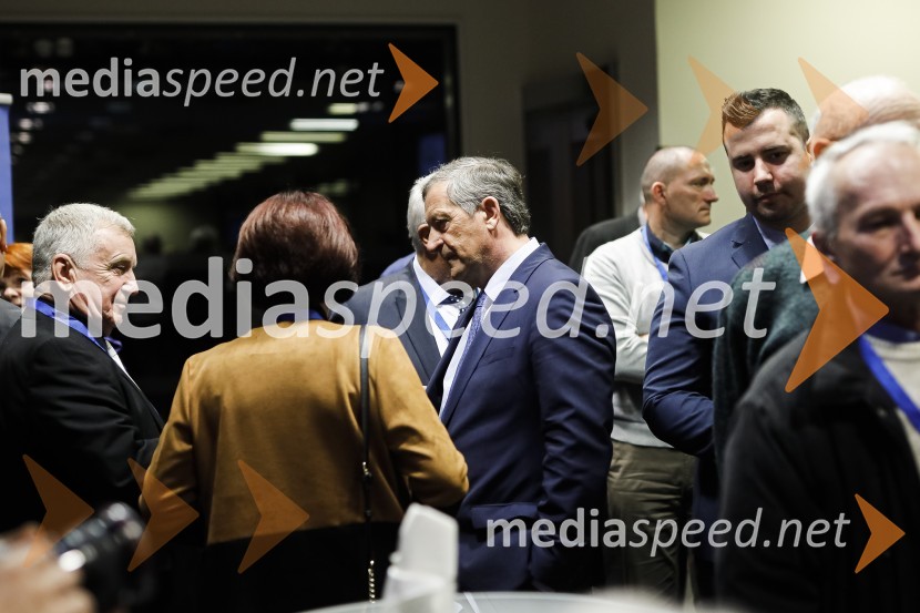  ... ;  Karl Erjavec, minister za obrambo RS;  ... Nova predsednica stranke DESUS je Aleksandra Pivec