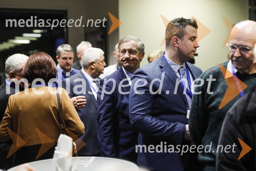  Karl Erjavec, minister za obrambo RS;  ... Nova predsednica stranke DESUS je Aleksandra Pivec