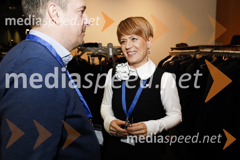  ... ; dr. Aleksandra Pivec, ministrica za kmetijstvo, gozdarstvo in prehrano RS, predsednica stranke DESUSNova predsednica stranke DESUS je Aleksandra Pivec