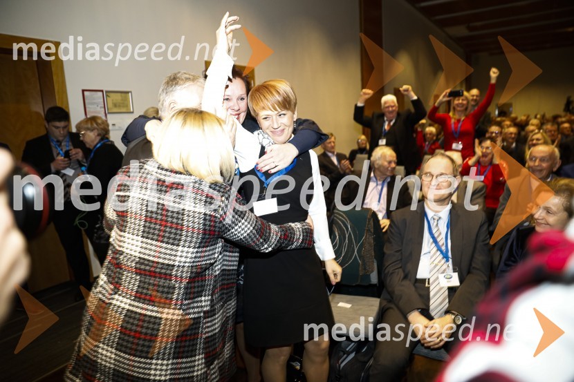 Nova predsednica stranke DESUS je Aleksandra Pivec