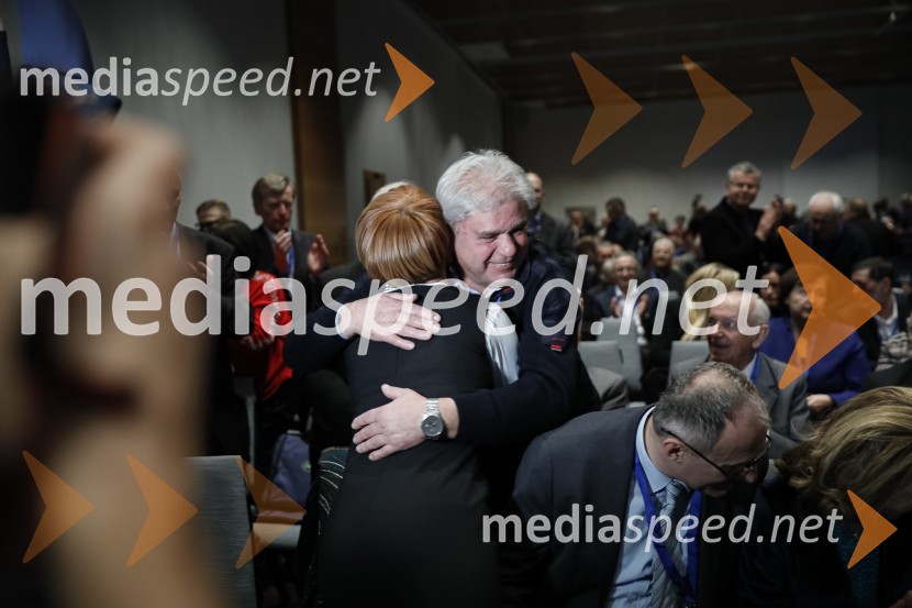 Nova predsednica stranke DESUS je Aleksandra Pivec