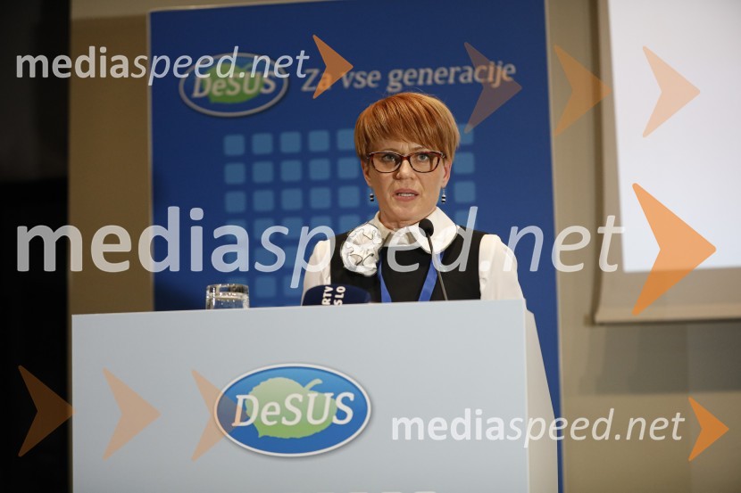 dr. Aleksandra Pivec, ministrica za kmetijstvo, gozdarstvo in prehrano RS, predsednica stranke DESUSNova predsednica stranke DESUS je Aleksandra Pivec