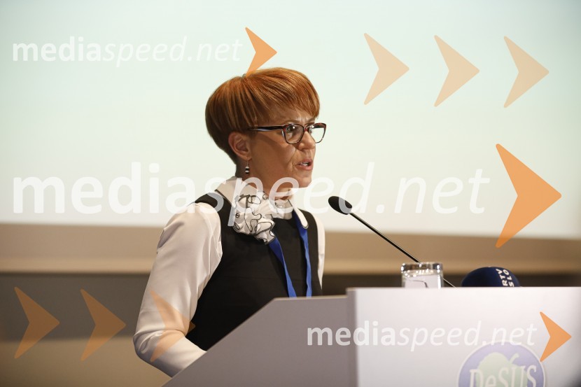 dr. Aleksandra Pivec, ministrica za kmetijstvo, gozdarstvo in prehrano RS, predsednica stranke DESUSNova predsednica stranke DESUS je Aleksandra Pivec