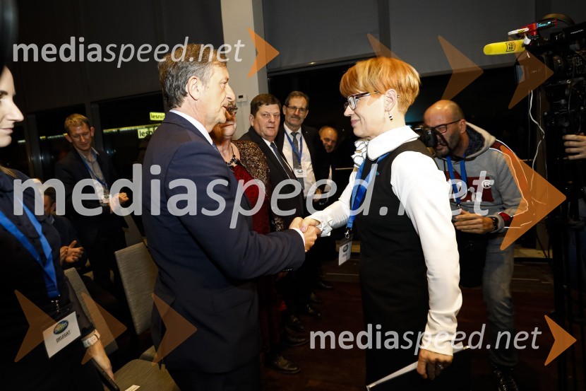  Karl Erjavec, minister za obrambo RS; dr. Aleksandra Pivec, ministrica za kmetijstvo, gozdarstvo in prehrano RS, predsednica stranke DESUSNova predsednica stranke DESUS je Aleksandra Pivec