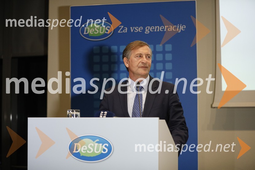  Karl Erjavec, minister za obrambo RSNova predsednica stranke DESUS je Aleksandra Pivec