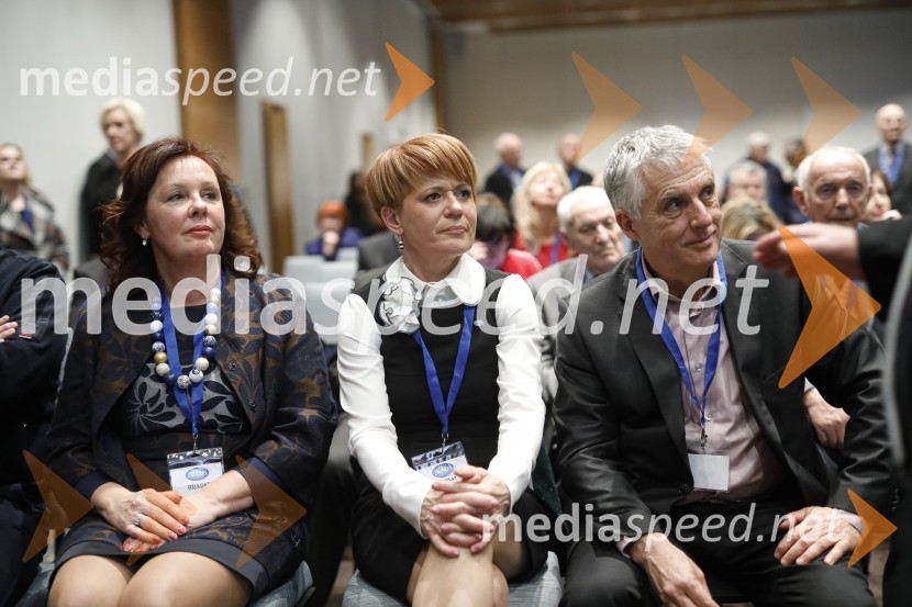  Anita Manfreda, direktorica občinske uprave, Občina Brda, Desus, podpredsednica ; dr. Aleksandra Pivec, ministrica za kmetijstvo, gozdarstvo in prehrano RS, predsednica stranke DESUS;  ... Nova predsednica stranke DESUS je Aleksandra Pivec