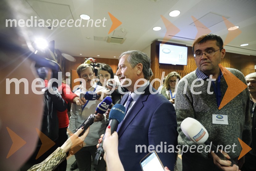  Karl Erjavec, minister za obrambo RS;  ... Nova predsednica stranke DESUS je Aleksandra Pivec