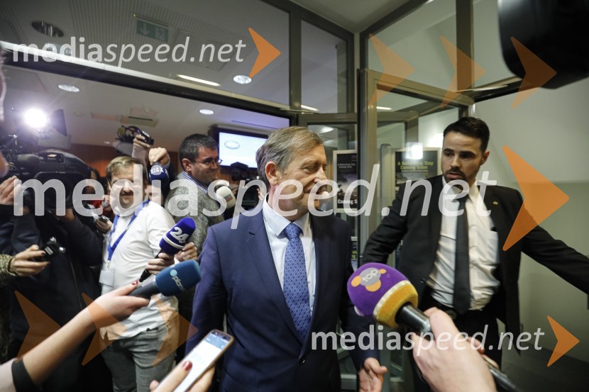  Karl Erjavec, minister za obrambo RS;  ... Nova predsednica stranke DESUS je Aleksandra Pivec