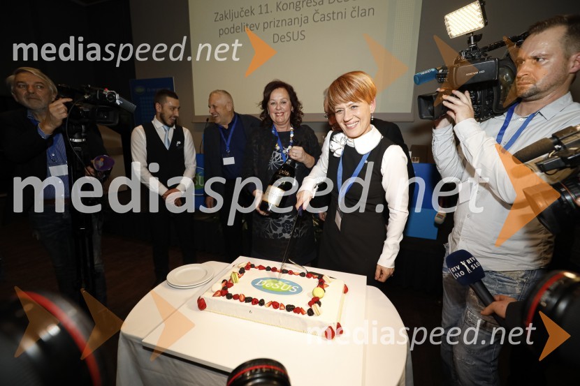  ... ;  ... ;  Anita Manfreda, direktorica občinske uprave, Občina Brda, Desus, podpredsednica ; dr. Aleksandra Pivec, ministrica za kmetijstvo, gozdarstvo in prehrano RS, predsednica stranke DESUS;  ... Nova predsednica stranke DESUS je Aleksandra Pivec