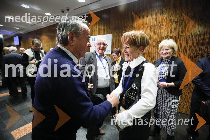  ... ; dr. Aleksandra Pivec, ministrica za kmetijstvo, gozdarstvo in prehrano RS, predsednica stranke DESUS;  ... Nova predsednica stranke DESUS je Aleksandra Pivec