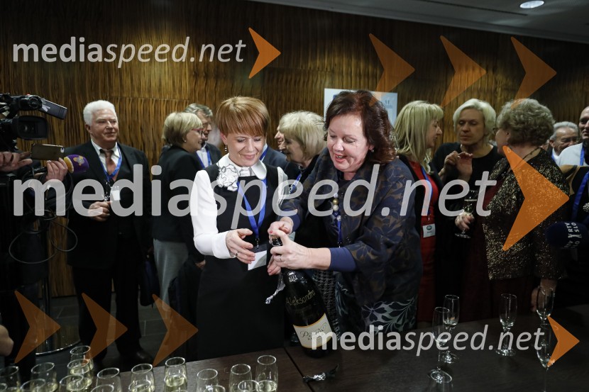 dr. Aleksandra Pivec, ministrica za kmetijstvo, gozdarstvo in prehrano RS, predsednica stranke DESUS;  Anita Manfreda, direktorica občinske uprave, Občina Brda, Desus, podpredsednica Nova predsednica stranke DESUS je Aleksandra Pivec