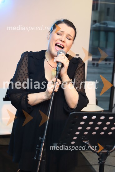  Dada Kladenik, pevkaSvečana akademija ob 15-letnici Medicinske fakultete Univerze v Mariboru