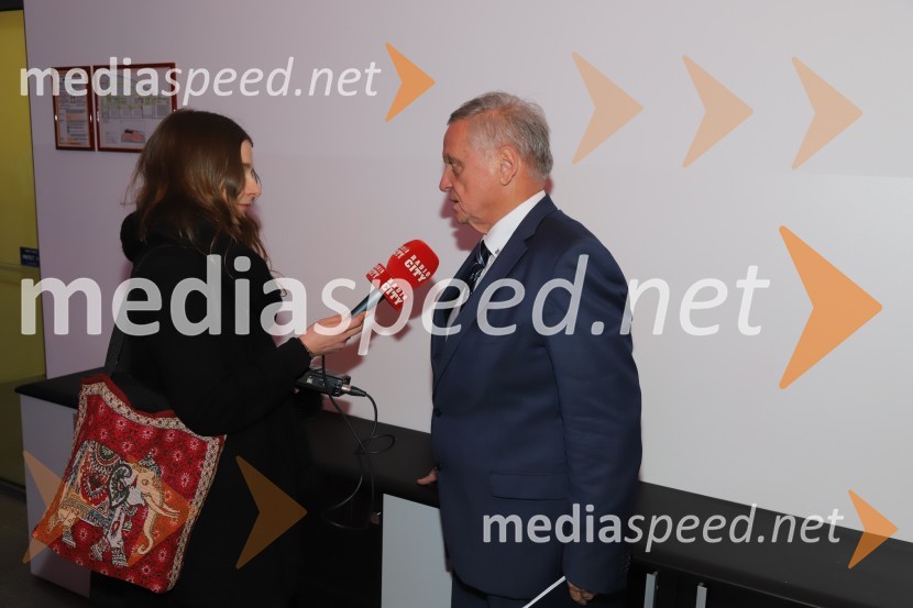  ... ; prof. dr. Ivan Krajnc, dekan, Medicinska fakulteta Univerze v MariboruSvečana akademija ob 15-letnici Medicinske fakultete Univerze v Mariboru