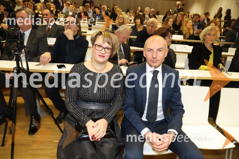  Lidija Divjak Mirnik, direktorica Študentskih domov UM, nekdanja mestna svetnica MOM (LPR);  Aleš Šabeder, minister za zdravje RSSvečana akademija ob 15-letnici Medicinske fakultete Univerze v Mariboru