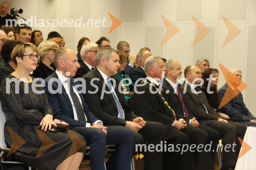  Lidija Divjak Mirnik, direktorica Študentskih domov UM, nekdanja mestna svetnica MOM (LPR);  Aleš Šabeder, minister za zdravje RS;  Dejan Židan, predsednik Državnega zbora Republike Slovenije;  ... ;  ... ;  ... Svečana akademija ob 15-letnici Medicinske fakultete Univerze v Mariboru