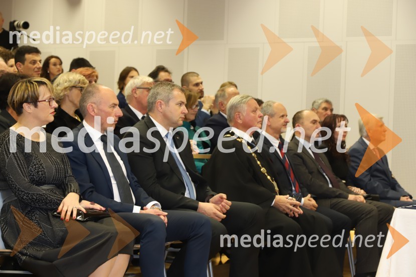  Lidija Divjak Mirnik, direktorica Študentskih domov UM, nekdanja mestna svetnica MOM (LPR);  Aleš Šabeder, minister za zdravje RS; mag. Dejan Židan, predsednik Državnega zbora Republike Slovenije;  ... ;  ... ;  ... ;  ... Svečana akademija ob 15-letnici Medicinske fakultete Univerze v Mariboru