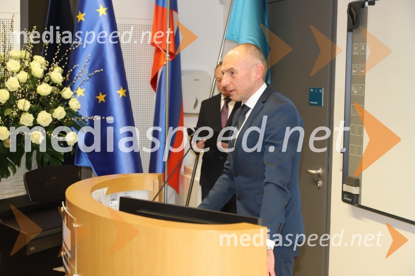  Aleš Šabeder, minister za zdravje RSSvečana akademija ob 15-letnici Medicinske fakultete Univerze v Mariboru