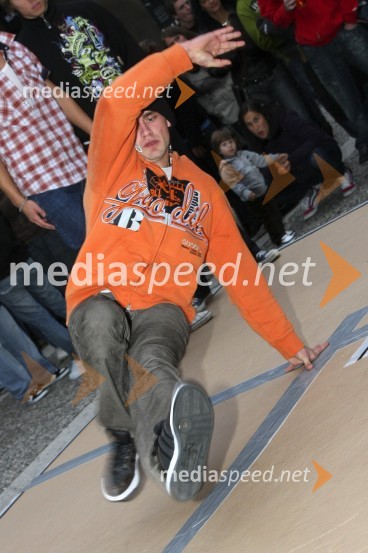 Tekomovanje v BreakdancuFestival Utrip