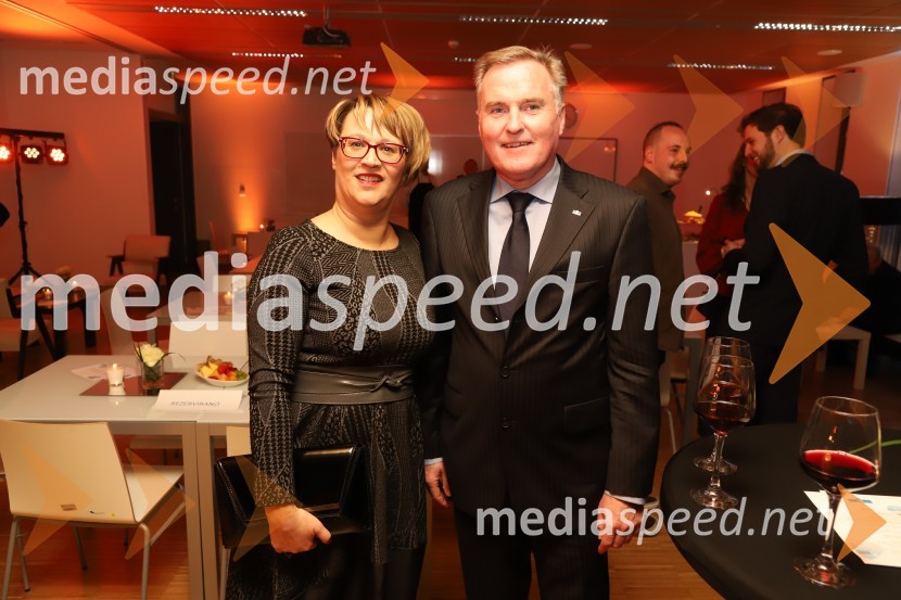  Lidija Divjak Mirnik, direktorica Študentskih domov UM, nekdanja mestna svetnica MOM (LPR);  ... Svečana akademija ob 15-letnici Medicinske fakultete Univerze v Mariboru