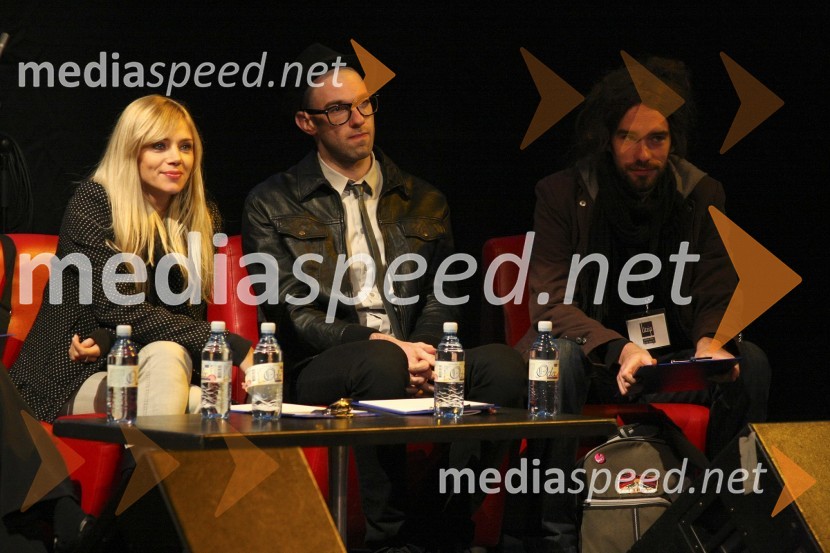 Katarina Čas, televizijska voditeljica, Dražen Dragojevič, voditelj oddaje Knjiga mene briga in N'Toko, raper,in sodniki Državnega prvenstva v Freestyle rapanjuFestival Utrip