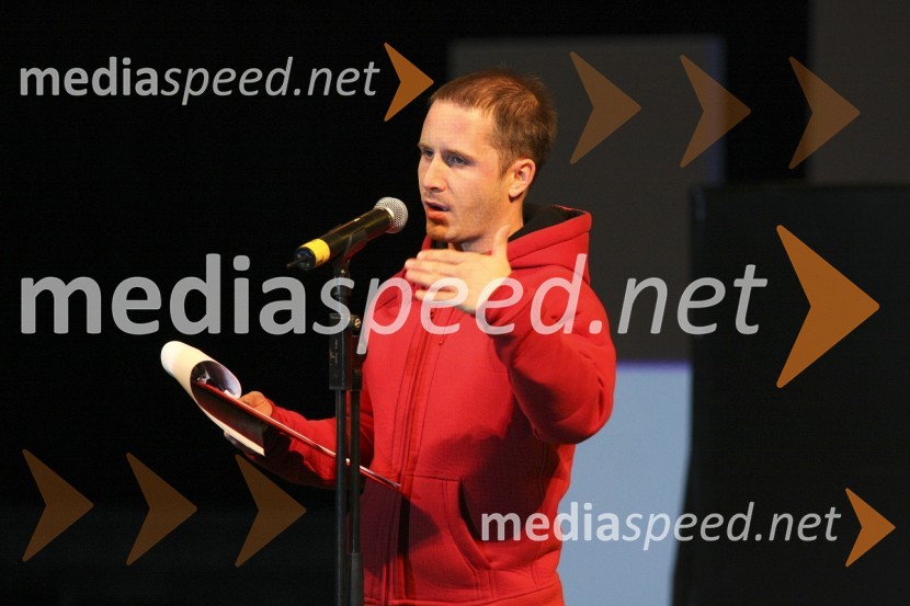 ..., stand-up komik in voditelj Državnega prvenstva v Freestyle rapanjuFestival Utrip