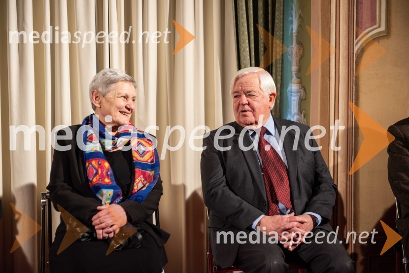  Sonja Lokar,  Političarka;  Milan Kučan, nekdanji predsednik Republike SlovenijeSimpozij ob 30. letnici odhoda slovenske delegacije