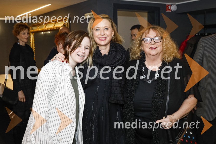  ... ;  Tatjana Doma, dramaturginja SLG Celje;  Alenka Cilenšek, igralkaPlašč, premiera v SLG Celje