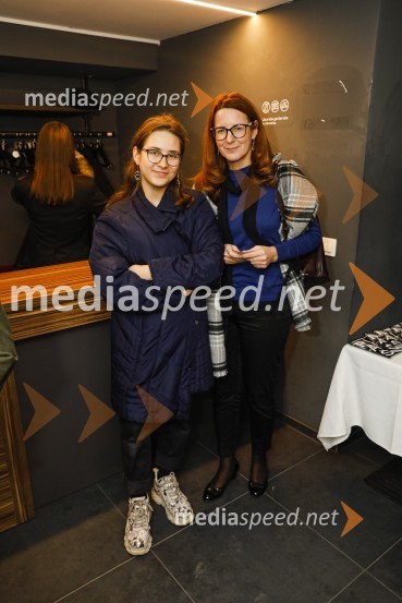 Plašč, premiera v SLG Celje