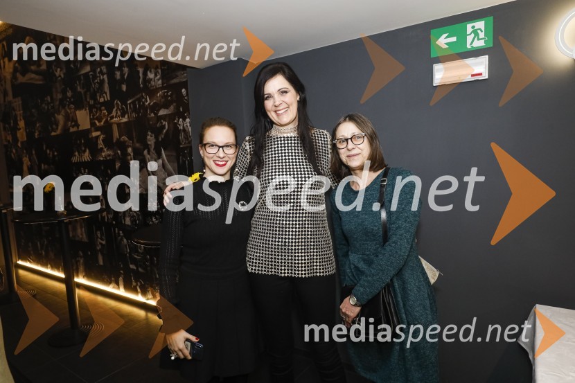  Barbara Petrovič, vodja marketinga in odnosov za javnostmi SLG Celje;  Janja Sluga, poslanka DZ;  Jerneja Volfand, vodja programa SLG CeljePlašč, premiera v SLG Celje