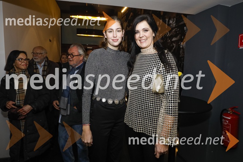  ... ;  Janja Sluga, poslanka DZPlašč, premiera v SLG Celje