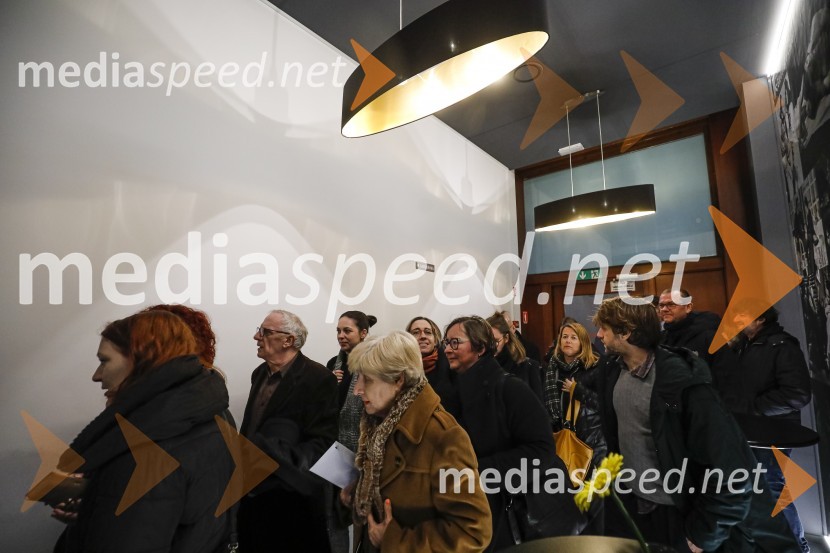 Plašč, premiera v SLG Celje