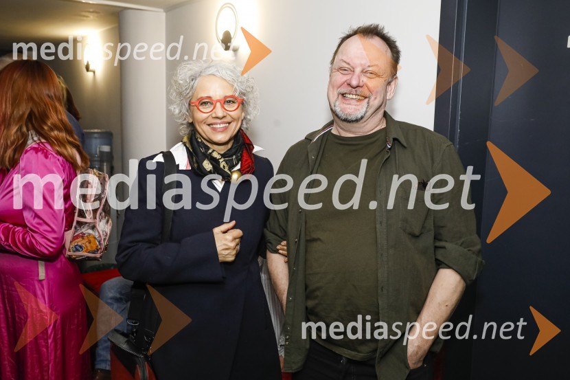  Alja Predan, dramaturginja SLG Celje, nekdanja umetniška direktorica Festivala Borštnikovo srečanje;  Jari  Juutinen, režiserPlašč, premiera v SLG Celje