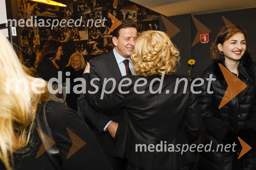 Plašč, premiera v SLG Celje