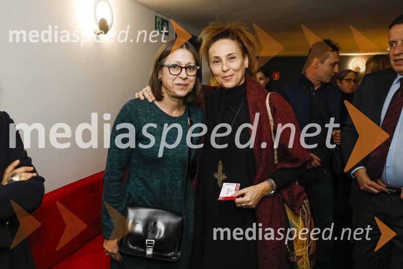  Jerneja Volfand, vodja programa SLG Celje;  Lučka Počkaj, igralkaPlašč, premiera v SLG Celje