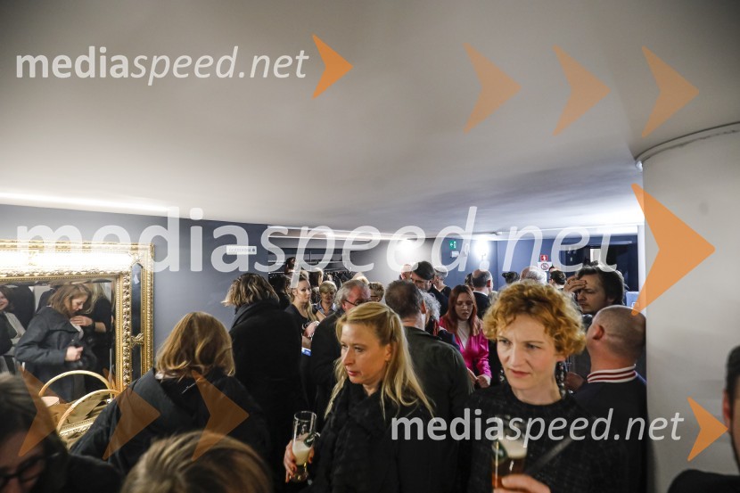 Plašč, premiera v SLG Celje