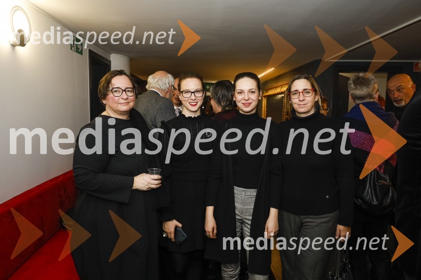  Katarina Klančnik Kocutar, direktorica in umetniška vodja Lutkovnega gledališča Maribor;  Barbara Petrovič, vodja marketinga in odnosov za javnostmi SLG Celje;  Zala Koren,  urednica socialnih omrežij, SNG Maribor Drama;  Tanja Lužar, dramaturginja Lutkovnega gledališča MariborPlašč, premiera v SLG Celje