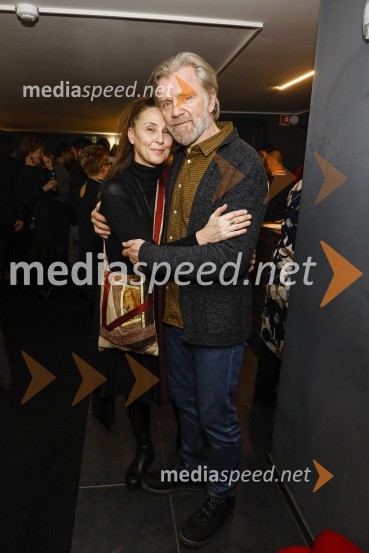  Lučka Počkaj, igralka;  Branko Završan, igralecPlašč, premiera v SLG Celje