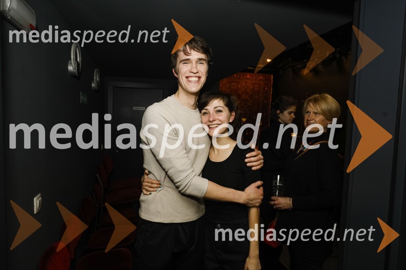  Urban Kuntarič, igralec;  Živa Selan, igralkaPlašč, premiera v SLG Celje