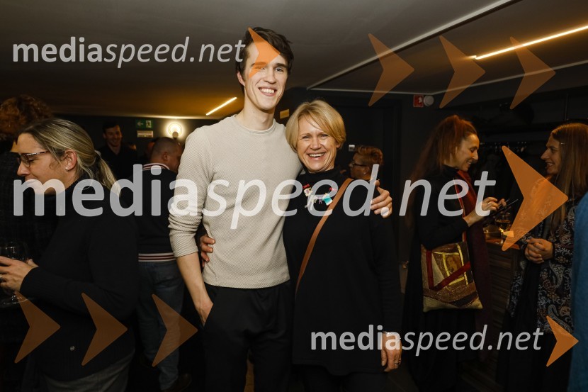  Urban Kuntarič, igralec;  ... Plašč, premiera v SLG Celje