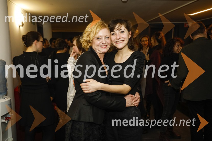 mag. Tina Kosi, upravnica SLG Celje;  Živa Selan, igralkaPlašč, premiera v SLG Celje