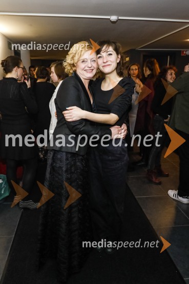 mag. Tina Kosi, upravnica SLG Celje;  Živa Selan, igralkaPlašč, premiera v SLG Celje