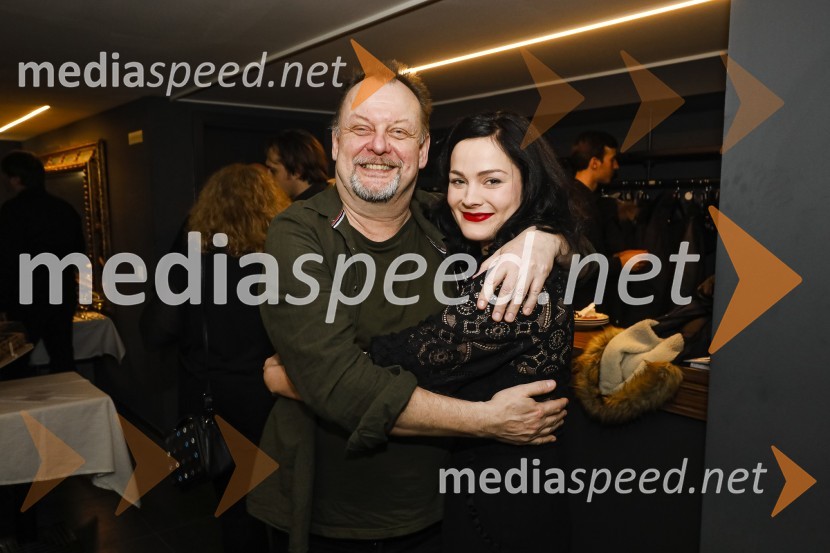  Jari  Juutinen, režiser;  Beti  Strgar, igralkaPlašč, premiera v SLG Celje