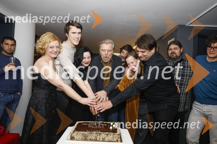 Plašč, premiera v SLG Celje